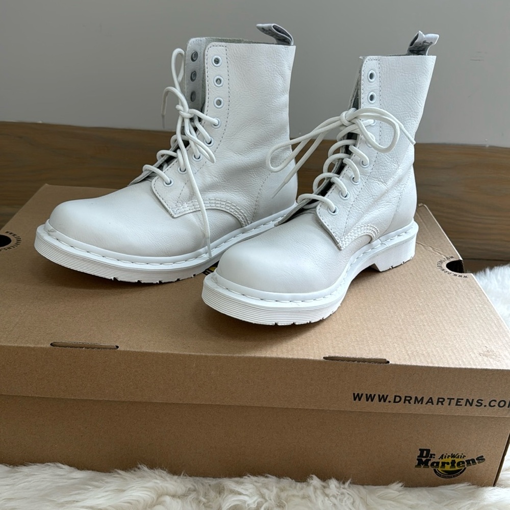 Dr. Martins Mono Lace up Boots US W9